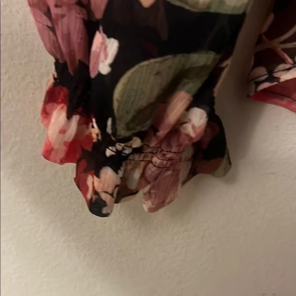 H&M Black and Red Relaxed Tie Front Blouse - Picture 9 of 15